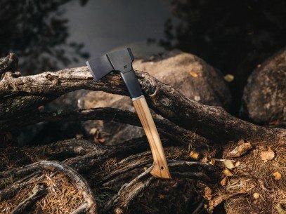 Набір: сокира Fiskars Norden N7 та шкіряний чохол Fiskars Leather Blade Cover (1051147) 1051147 фото