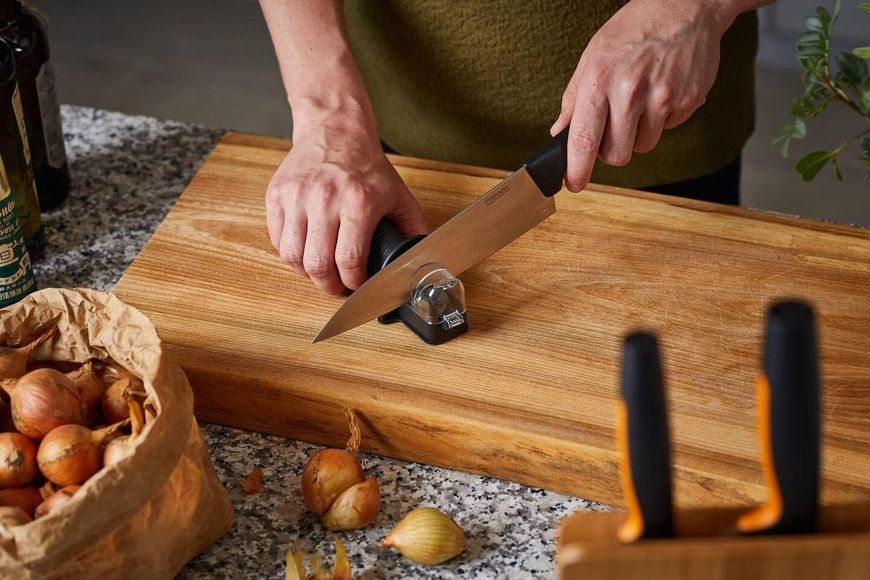 Точило для ножів Fiskars Essential Roll-Sharp (1065598) 1065598 фото