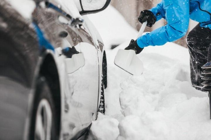 Совок для прибирання снігу автомобільний Fiskars SnowXpert 143072 (1019347) 1019347 фото
