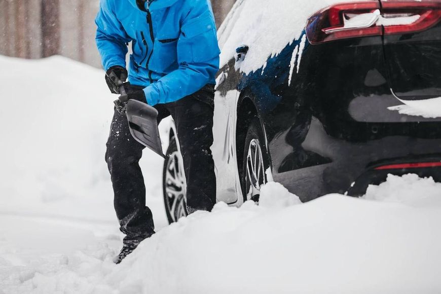 Совок для прибирання снігу автомобільний Fiskars Solid 143073 (1019353) 1019353 фото