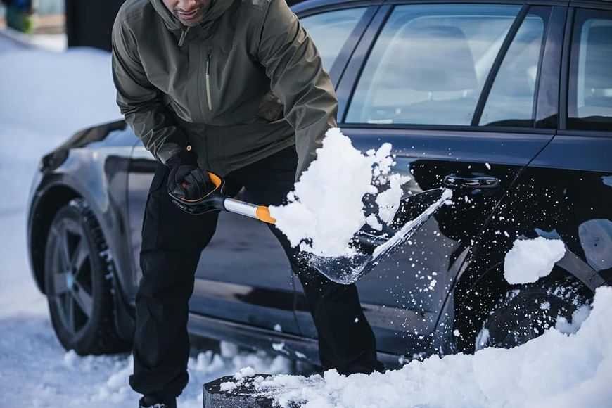 Совок для прибирання снігу автомобільний Fiskars X-Series (1057393) 1057393 фото