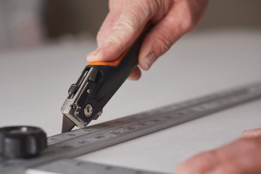 Нож для гипсокартона с пилкой Fiskars CarbonMax Drywaller Utility Knife (1027226) 1027226 фото