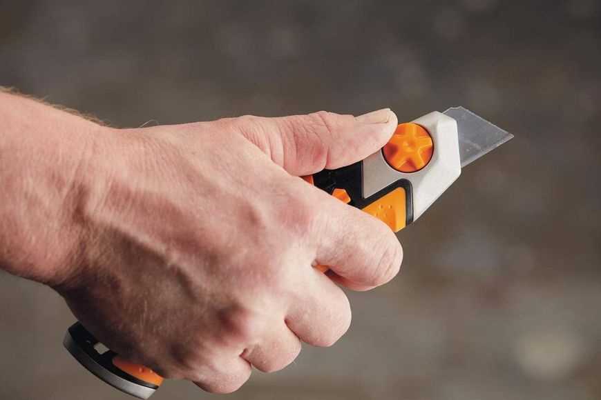 Ніж з висувним лезом Fiskars CarbonMax Snap-Off Knife 25 мм (1027228) 1027228 фото