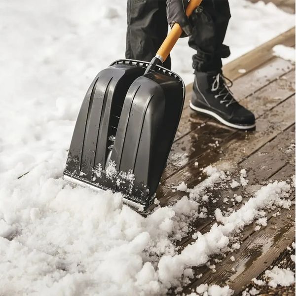 Лопата для прибирання снігу полегшена Fiskars X-Series (1057177) 1057177 фото