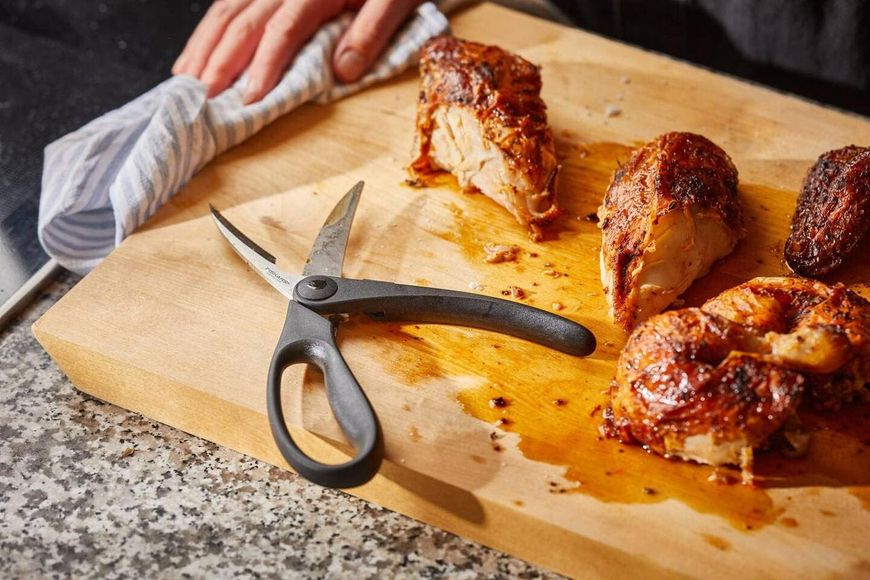 Ножиці кухонні для птиці Fiskars Essential Poultry Shears 23 см (1023819) 1023819 фото